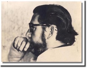 Augusto Salazar Bondy, el autor de este ensayo, fotografiado en Buenos Aires en 1973.