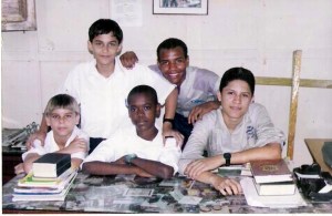 Mestizaje y diversidad en Colombia. Estos chicos son diferentes. Sin embargo, observándolos bien, todos tienen un mismo ''aire de familia''.